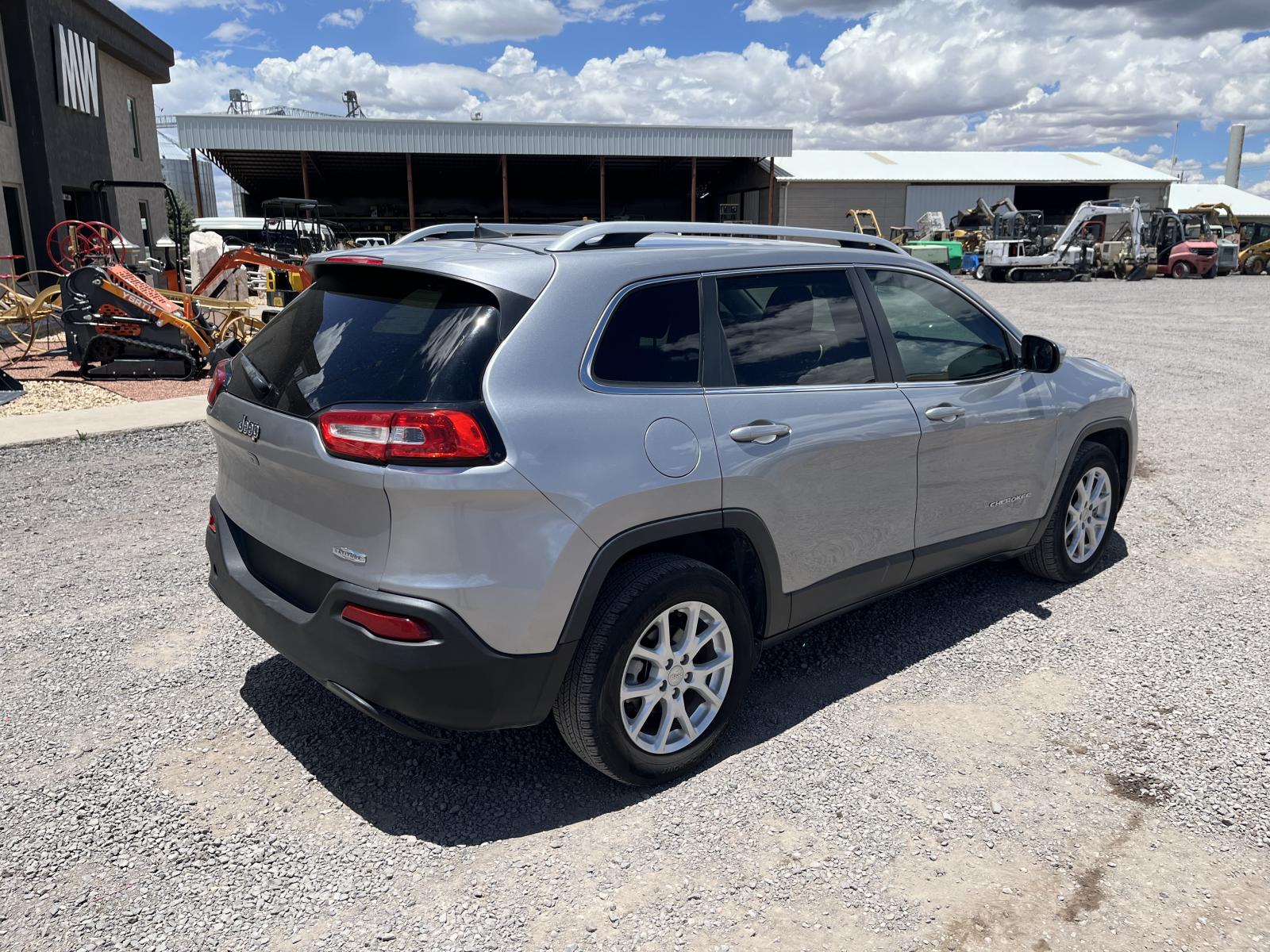 CAMIONETA JEEP CHEROKEE